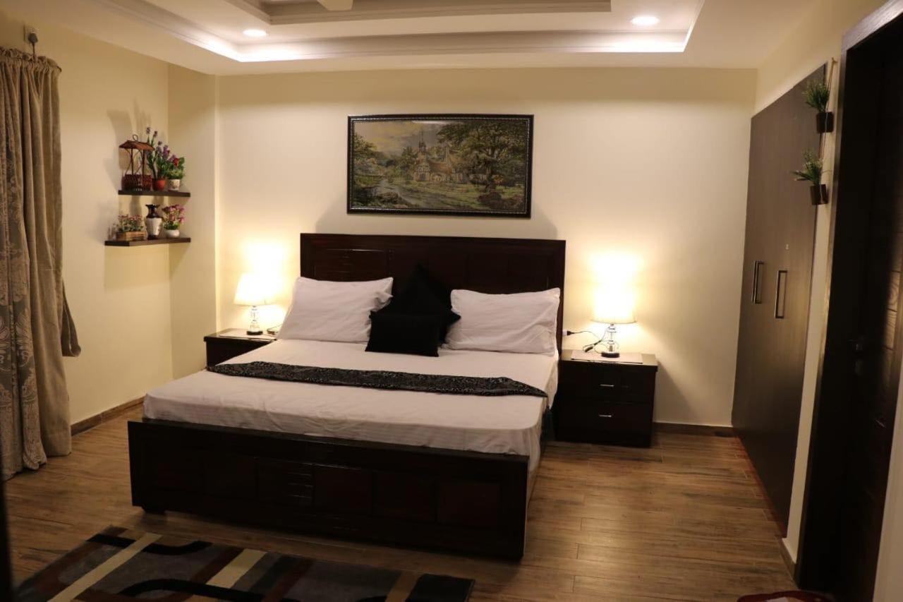 Elegant & Charming One Bed Apartment In Bahria Town Равалпинди Экстерьер фото