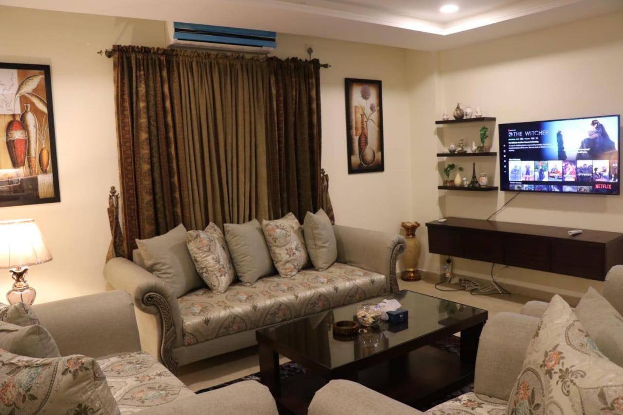 Elegant & Charming One Bed Apartment In Bahria Town Равалпинди Экстерьер фото