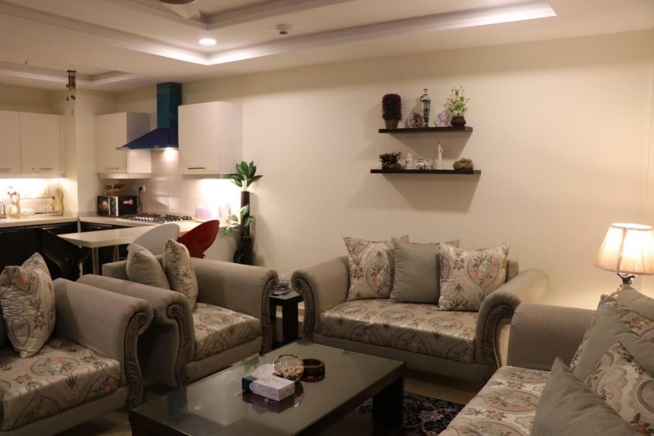 Elegant & Charming One Bed Apartment In Bahria Town Равалпинди Экстерьер фото