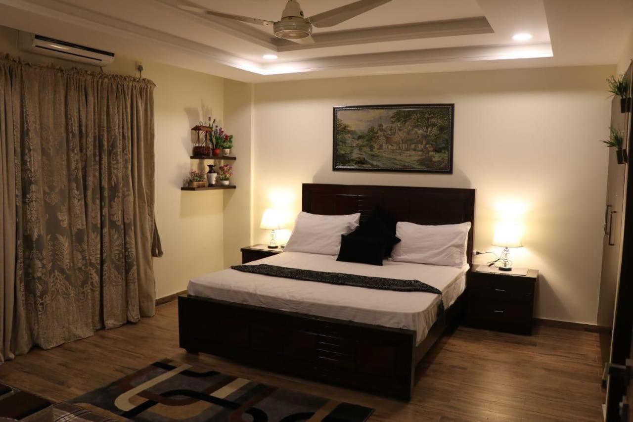 Elegant & Charming One Bed Apartment In Bahria Town Равалпинди Экстерьер фото